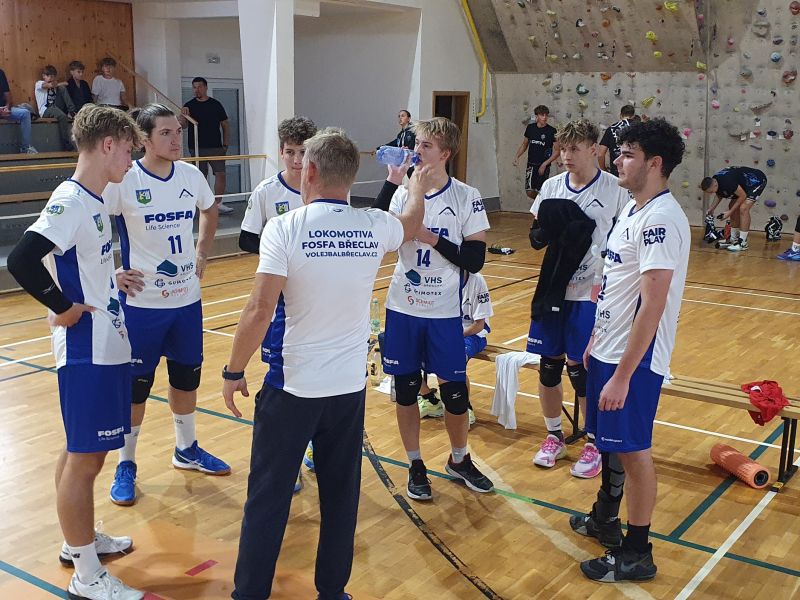 Kadeti volejbalové Fosfa Lokomotivy Břeclav zahájili sezónu na domácí půdě