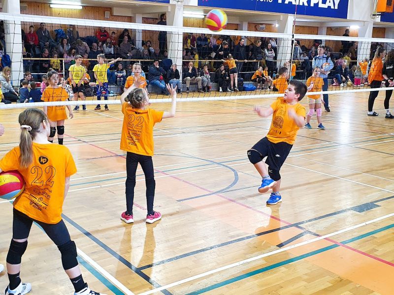 Jihomoravský minivolejbal hostoval v Břeclavi na Lokomotivě