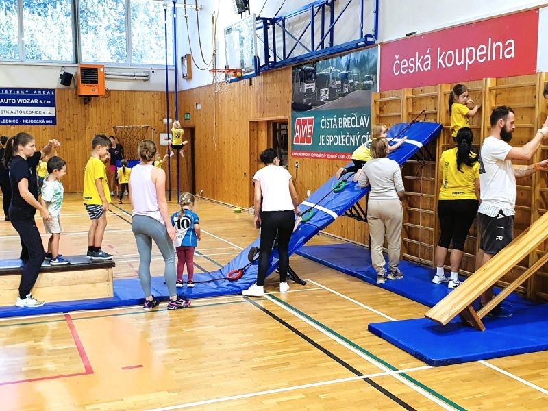 🤸 S novou volejbalovou sezónou opět rozbíháme také populární „VOLEJHRÁTKY“. 🤾‍♀