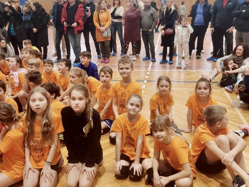 🏆 Vítězný turnaj minivolejbalistů v Letovicích. Oranžoví zazářili!
